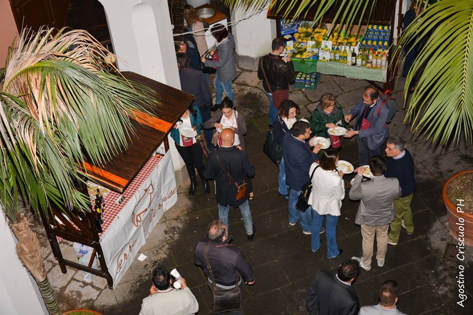 gente al palazzo mezzacapo